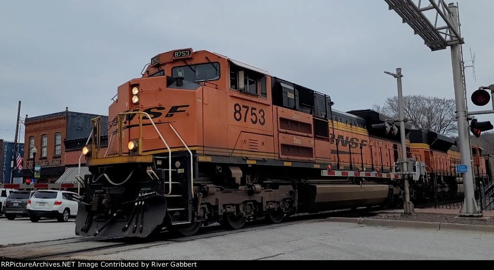 BNSF 8753